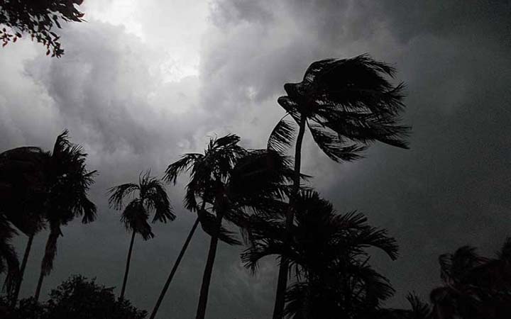 ধেয়ে আসছে বৃষ্টি বলয় ঝুমুল, ৯০ শতাংশ এলাকায় ঝড়বৃষ্টির শঙ্কা