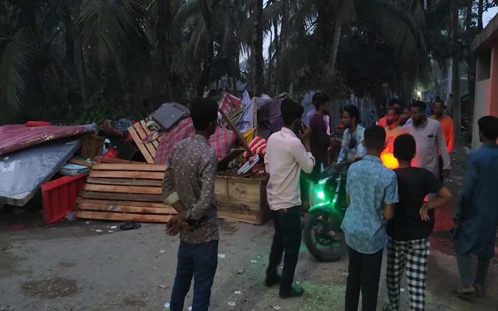 ফিল্মি স্টাইলে প্রবাসীর বাড়িতে হামলা-ভাংচুর, লুটপাট, আটক ১