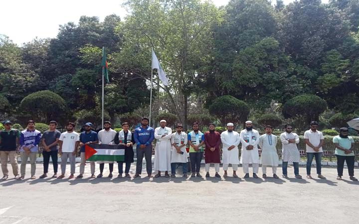 গাজায় ইজরায়েলি হামলার প্রতিবাদে ইবিতে মানববন্ধন