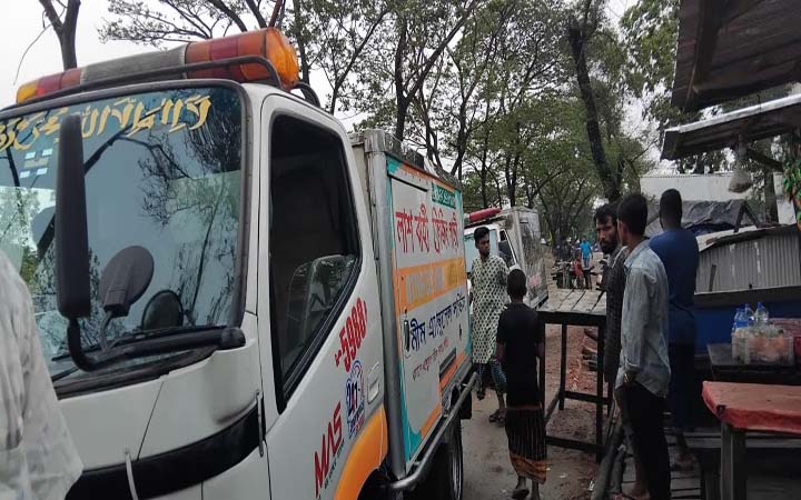 হাতিয়াতে ঘাটে আটকে থাকা ৪ মরদেহ বিশেষ ছাড়ে গন্তব্যে পৌঁছাল