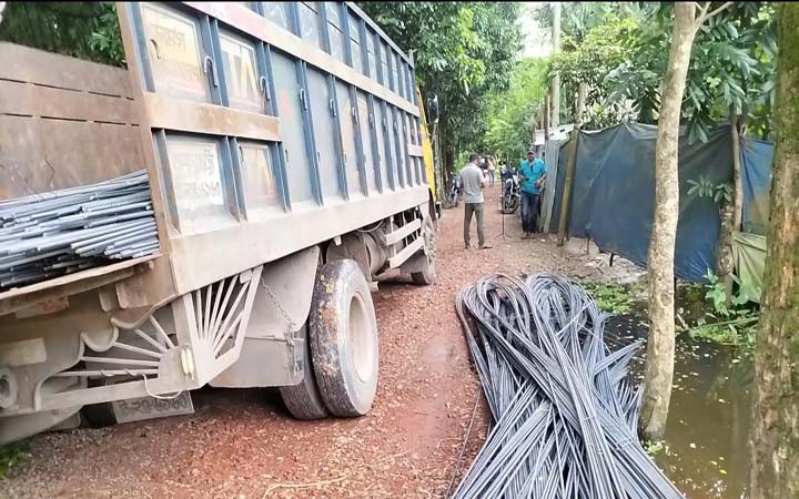 রড বোঝাই ট্রাক লুট, নোয়াখালীতে যুবদল কর্মিসহ গ্রেপ্তার-২