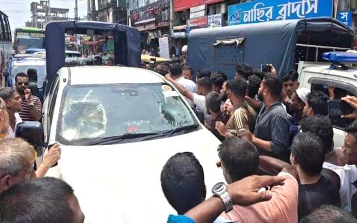 নোয়াখালীতে ভ্রাম্যমাণ আদালতের অভিযানে হামলা, ম্যাজিস্ট্রেটের গাড়ি ভাঙচুর