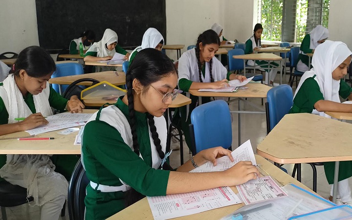 এসএসসির ১২তম দিনে নকলের দায়ে বহিষ্কার ১৭ শিক্ষার্থী