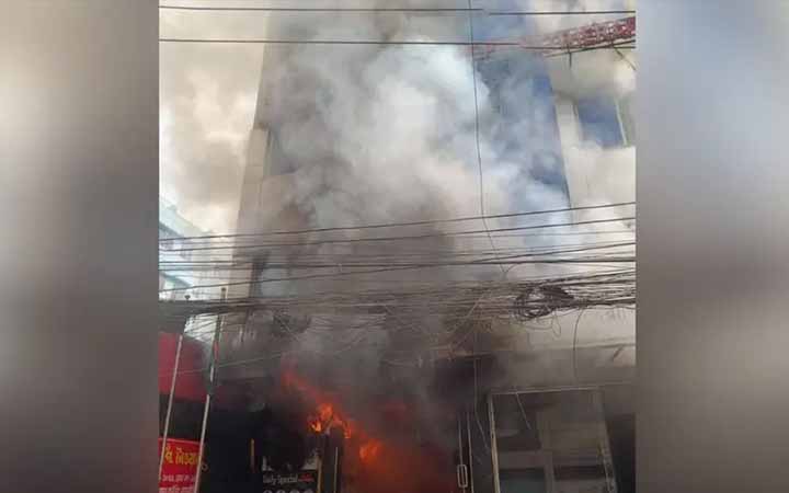 রাজধানীতে ফিজিওথেরাপি সেন্টারে আগুন
