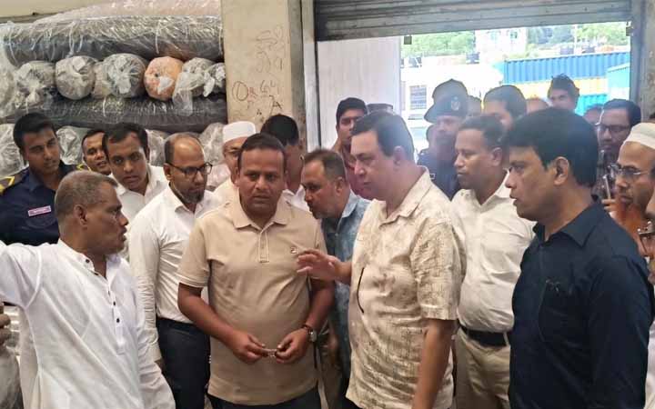 হঠাৎ বেনাপোল স্থলবন্দর পরিদর্শনে নৌ প্রতিমন্ত্রী