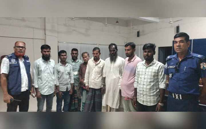 নিষেধাজ্ঞা অমান্য করে তেঁতুলিয়া নদীতে ইলিশ শিকার