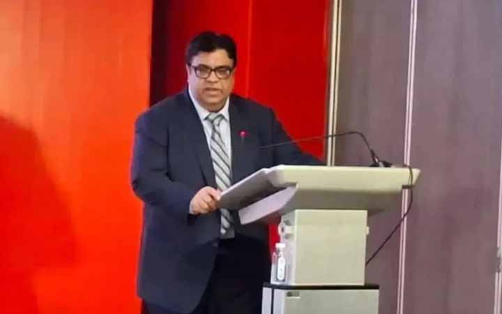 স্মার্টফোনের দাম ৫০–৬০ ডলারে নামানোর উদ্যোগ নিচ্ছে সরকার
