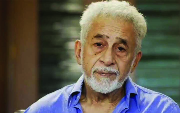 দেড় মাস গোসল না করে থাকার কারণ জানালেন নাসিরুদ্দিন শাহ