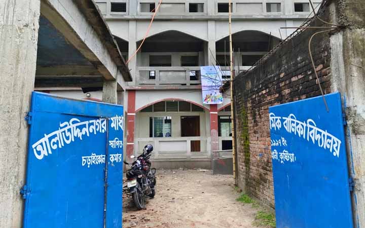 বিদ্যালয়ের রড চুরির অভিযোগে প্রধান শিক্ষককে শোকজ