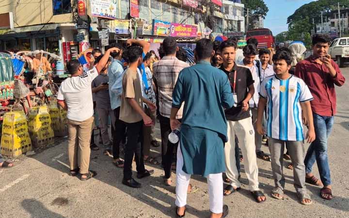 রাজবাড়ীতে শিক্ষামন্ত্রীর পদত্যাগের দাবিতে শিক্ষার্থীদের বিক্ষোভ