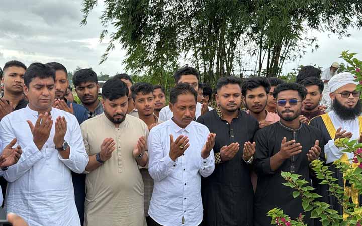 শহীদ ওয়াসিম আকরামে কবর জিয়ারত করলেন ইশরাক-নাছির