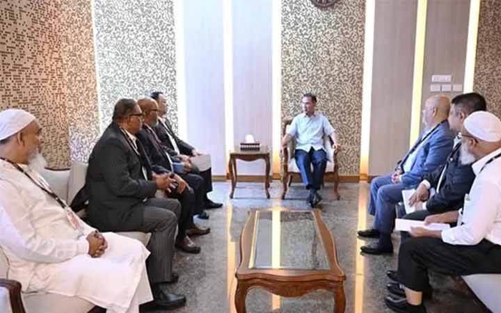 প্রধানমন্ত্রীর সঙ্গে টেক্সটাইল মিলস অ্যাসোসিয়েশনের নেতাদের জরুরি সাক্ষাৎ