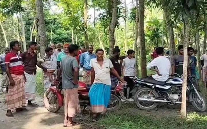ঈদগাহ মাঠের জমি দখল নিয়ে দু’গ্রামবাসীর সংঘর্ষ, আহত ৩০