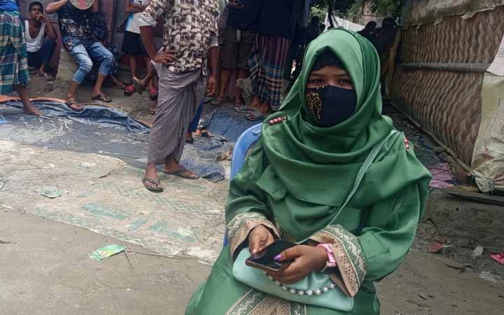 ফেসবুকে প্রেম, বিয়ের দাবিতে প্রবাসীর বাড়িতে তরুণী