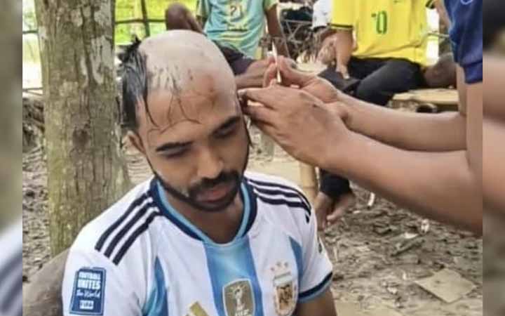 এবার ব্রাজিলের জয়ে আর্জেন্টিনা সমর্থকের মাথা ন্যাড়া