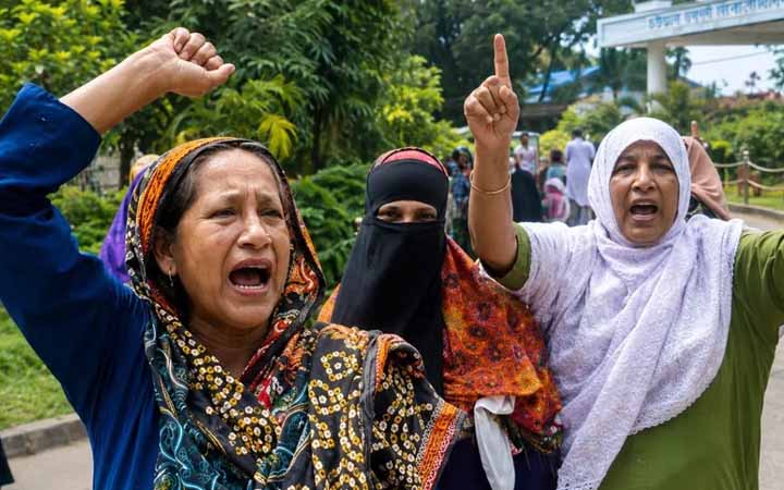টঙ্গীতে থানার ভেতরেই ‘জয় বাংলা, জয় বঙ্গবন্ধু’ স্লোগান