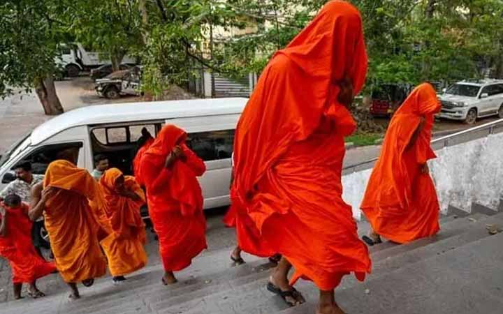 শ্রীলঙ্কায় গাঁজাসহ ২২ বৌদ্ধ ভিক্ষু গ্রেফতার