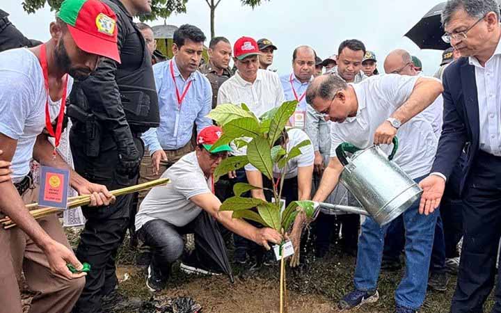 প্রধানমন্ত্রী দেশব্যাপী ২৫ কোটি বৃক্ষরোপণ কর্মসূচির উদ্বোধন করলেন