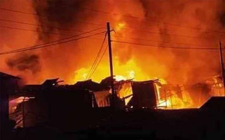 গাজীপুরে পোশাক কারখানায় আগুন