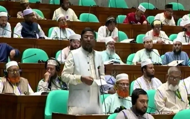 রাত ২টা পর্যন্ত দাঁড়িয়ে থেকেও তেল পাইনি- সাংসদ কামাল