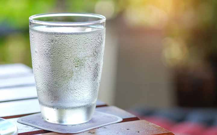 গরমে ঠান্ডা পানি খেলে কী ক্ষতি হয়?