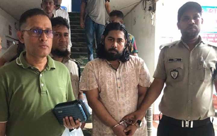 চাঁদপুরে ইয়াবাসহ হাসপাতালের চিকিৎসক গ্রেপ্তার