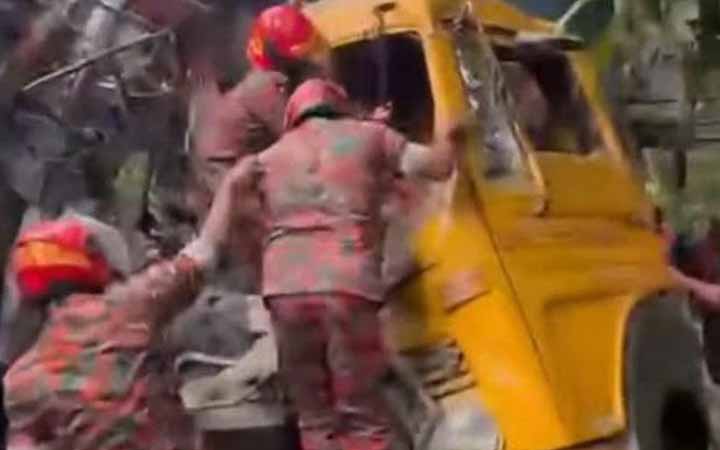 চাঁদপুরে বাস-ট্রাক সংঘর্ষে নিহত ৩, আহত ১৫