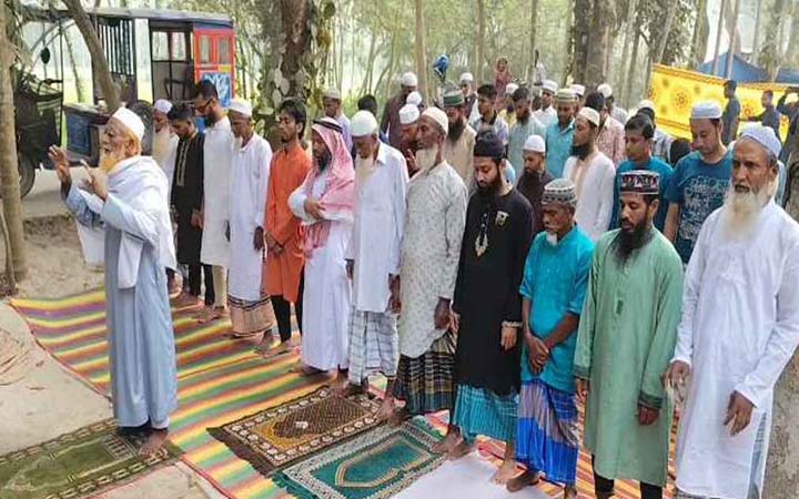 জামালপুরের সরিষাবাড়ীতে ঈদুল ফিতরের নামাজ আদায়