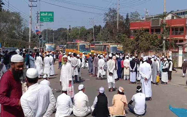 ব্রাহ্মণবাড়িয়ায় পৌনে ৩ ঘণ্টা পর অবরোধ তুলে নিলেন আলেম-ওলামারা