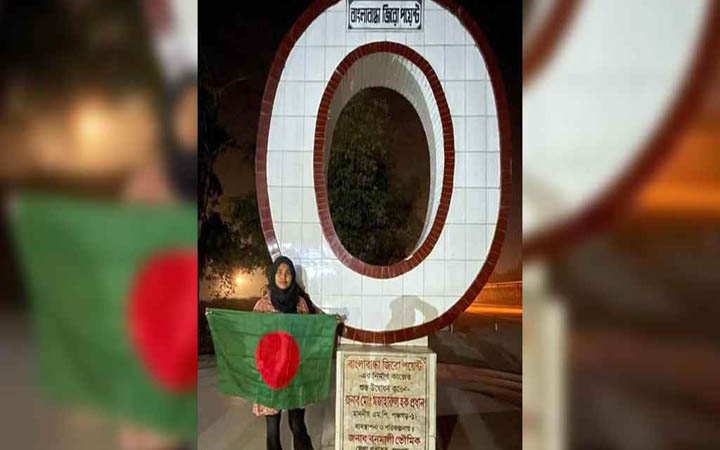 পায়ে হেঁটে টেকনাফ থেকে তেঁতুলিয়া ভ্রমণ করলেন তরুণী