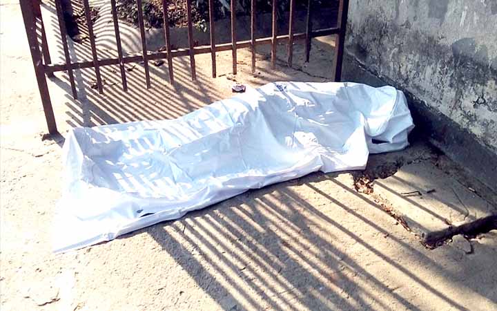 খেলার মাঠে পাওয়া গেল বৃদ্ধার মাথা থেঁতলানো মরদেহ