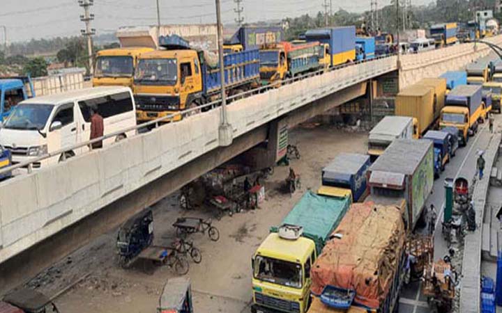 সোনারগাঁয়ে ঢাকা-সিলেট মহাসড়কে ৩ কিলোমিটার যানজট