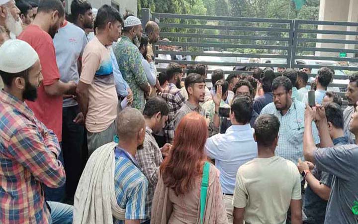 সচিবের আশ্বাসে রেলের অস্থায়ী শ্রমিকদের কর্মবিরতি প্রত্যাহার