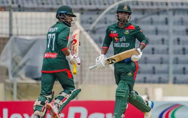 অস্ট্রেলিয়ার বিরুদ্ধে চ্যালেঞ্জিং লক্ষ্য দিলো বাংলাদেশ