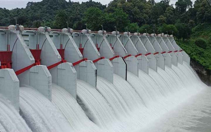 কাপ্তাই বাঁধের ১৬টি গেট খোলা, পানির স্রোতে চন্দ্রঘোণা ফেরি চলাচল বন্ধ