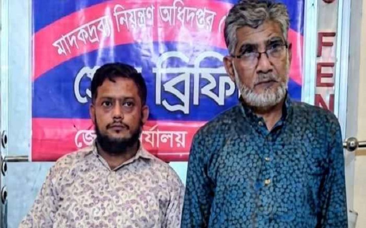 ফেনীতে ৪৫০ পিস ইয়াবাসহ তাঁতীদল নেতা গ্রেফতার