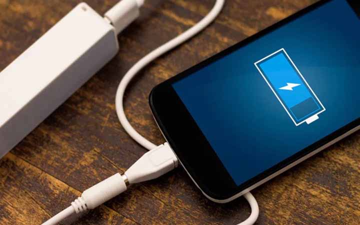 যেসব ভুলের কারণে আপনার ফোনের চার্জার বার বার নষ্ট হয়