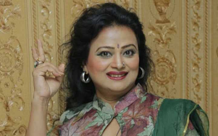 এবার নায়িকার কান ছিঁড়ে দুল নিয়ে গেল ছিনতাকারী