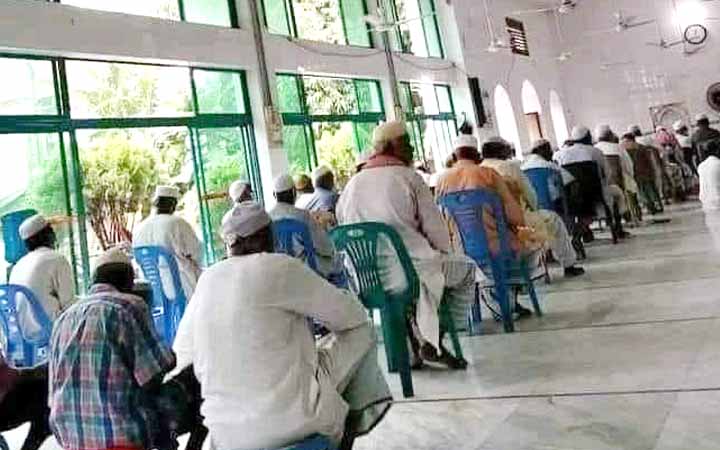 হাদীস অনুযায়ী বসে নামাজ পড়লে অর্ধেক সওয়াব