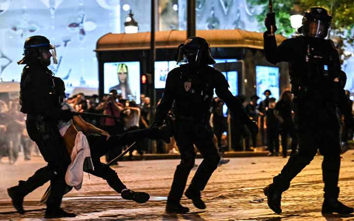 পিএসজির শিরোপা উদযাপনে ব্যাপক সহিংসতা: নিহত ২, আহত ১৯২