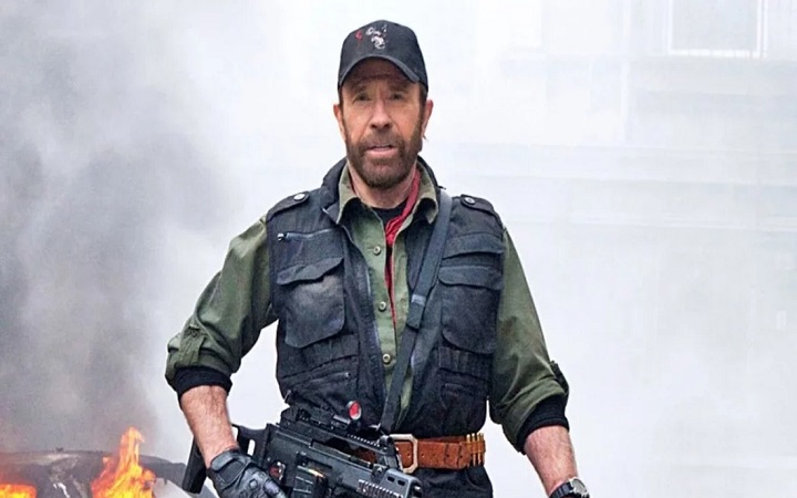 মারা গেছেন হলিউড তারকা চাক নরিস