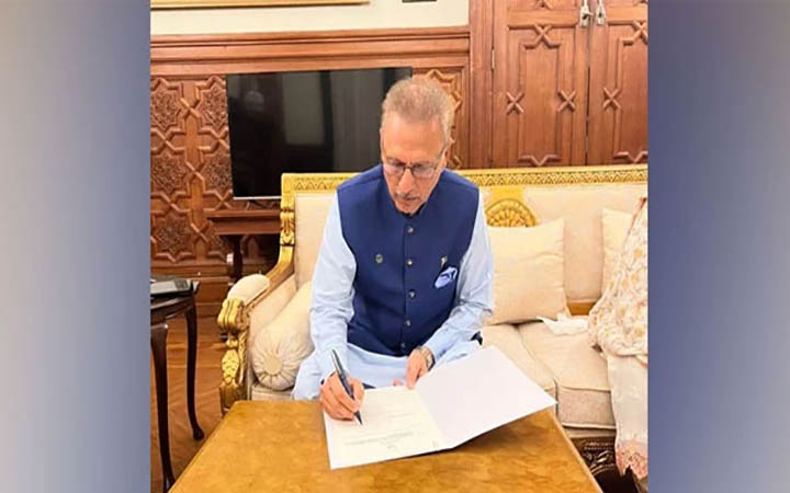 পাকিস্তানে পার্লামেন্ট ভেঙে দেয়া হয়েছে