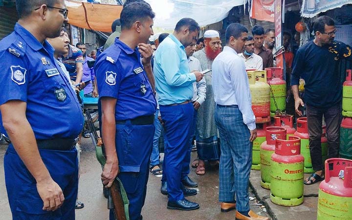 মোরেলগঞ্জে প্রশাসনের বাজার দর মনিটরিং