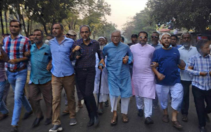 রিজভীর নেতৃত্বে মতিঝিলে সড়ক অবরোধ
