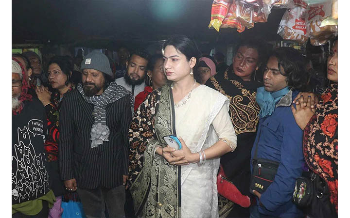 রংপুর সদর আসনে প্রচারণায় ব্যস্ত রানী