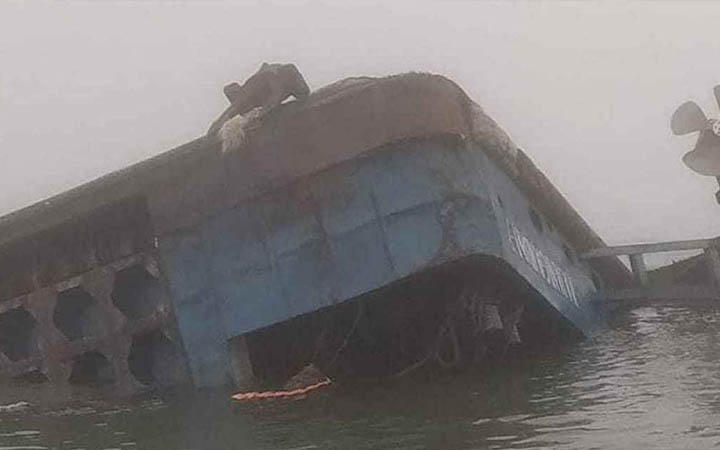 অষ্টম দিনের অভিযানে উদ্ধার হলো ডুবে যাওয়া ফেরি ‘রজনীগন্ধা’