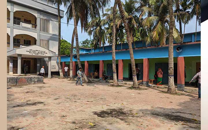 গোদাগাড়ী ও তানোর উপজেলায় ভোটকেন্দ্র ফাঁকা