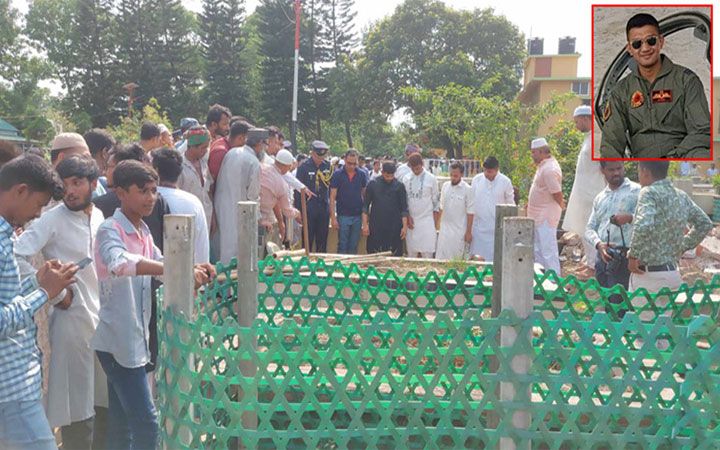 নানার কবরে চিরনিদ্রায় শায়িত পাইলট আসিম