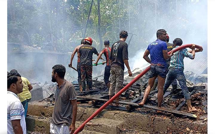 পিরোজপুরে আগুনে পুড়ে ছাই ৩ বসতবাড়ি