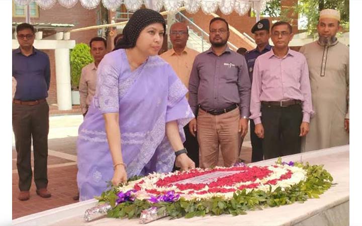 জাতির পিতার সমাধিতে গণশিক্ষা প্রতিমন্ত্রীর শ্রদ্ধা